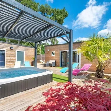 4 Etoiles - Piscine - Eecceh *